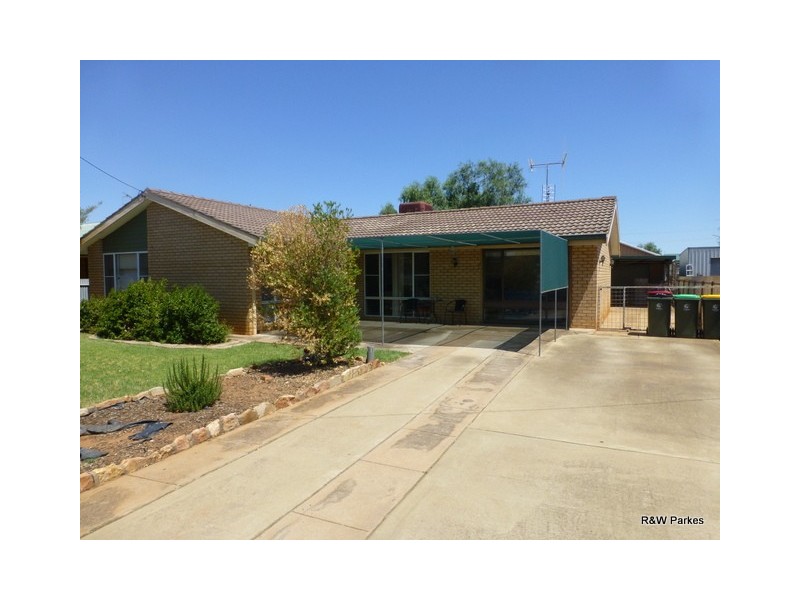 50 Station Street, Parkes NSW 2870