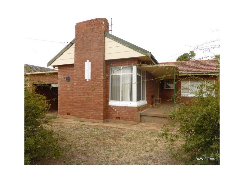 13 Brolgan Road, Parkes NSW 2870