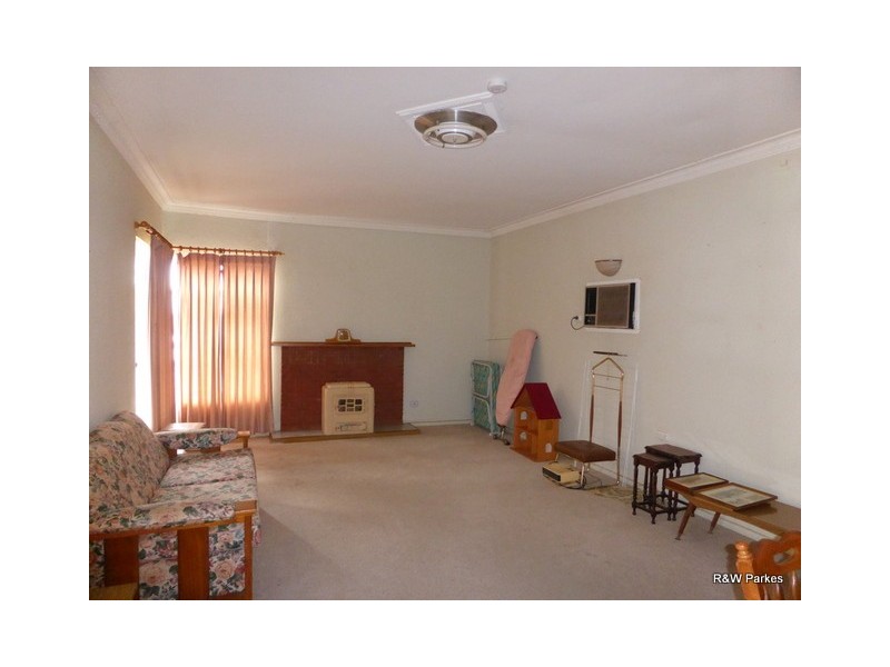 13 Brolgan Road, Parkes NSW 2870