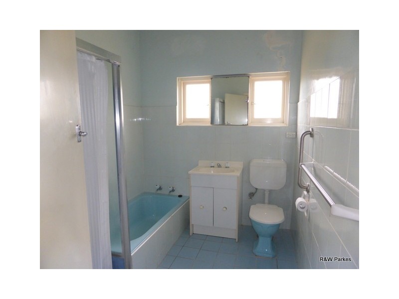 13 Brolgan Road, Parkes NSW 2870