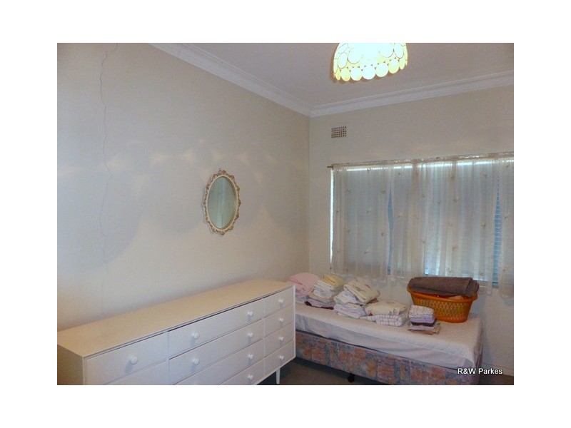 13 Brolgan Road, Parkes NSW 2870