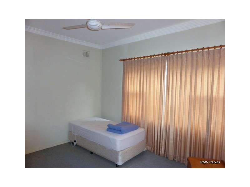 13 Brolgan Road, Parkes NSW 2870