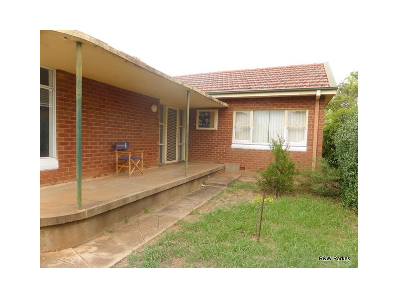 13 Brolgan Road, Parkes NSW 2870