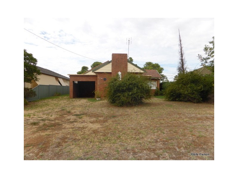 13 Brolgan Road, Parkes NSW 2870