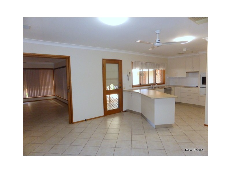 3 Goobang Street, Parkes NSW 2870