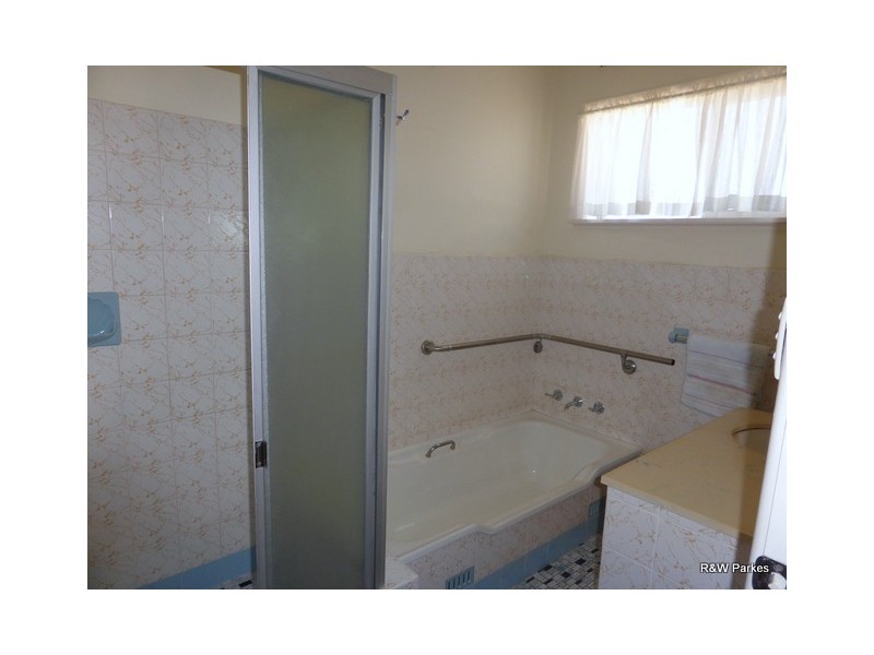 15 Carrington Street, Parkes NSW 2870