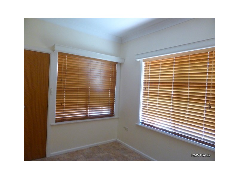 15 Carrington Street, Parkes NSW 2870