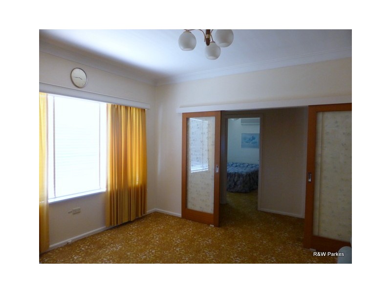 15 Carrington Street, Parkes NSW 2870