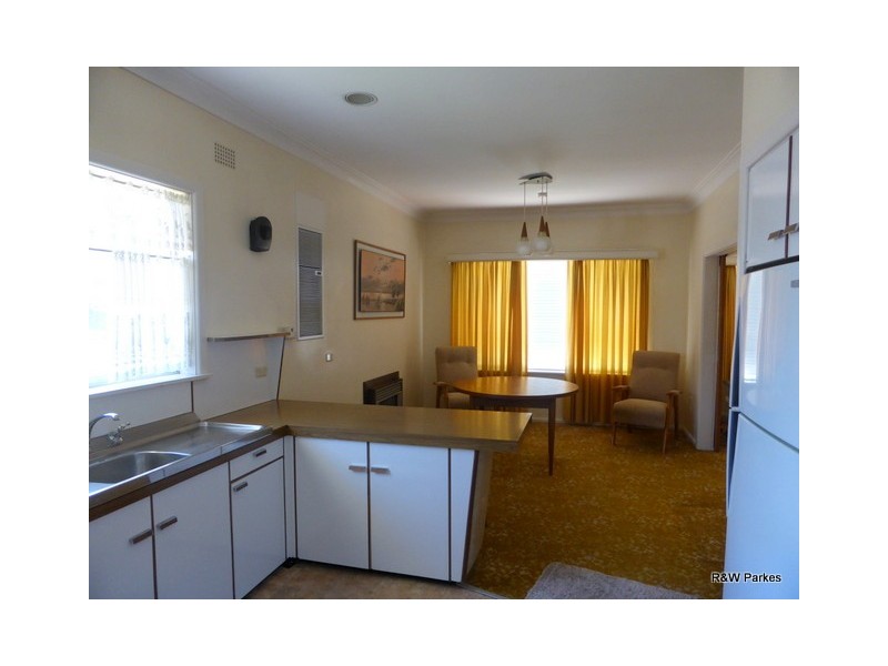 15 Carrington Street, Parkes NSW 2870