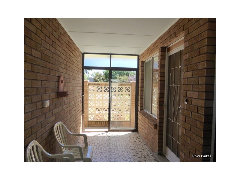 15 Carrington Street, Parkes NSW 2870