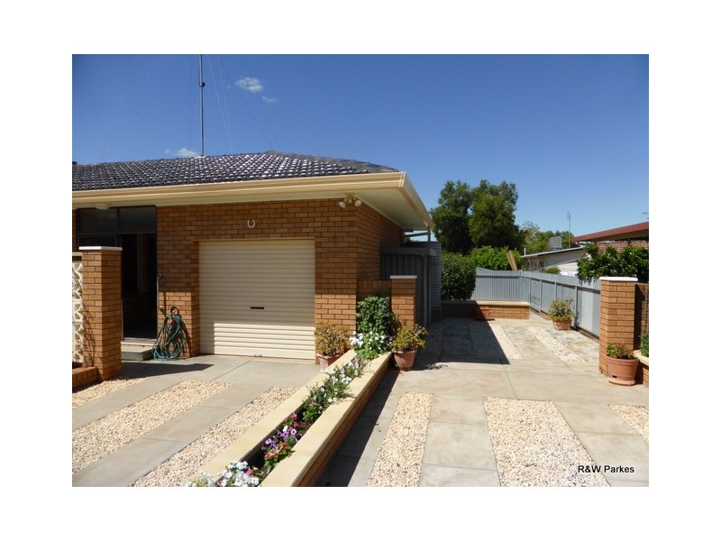 15 Carrington Street, Parkes NSW 2870