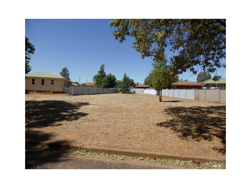 1 Faull Crescent, Parkes NSW 2870