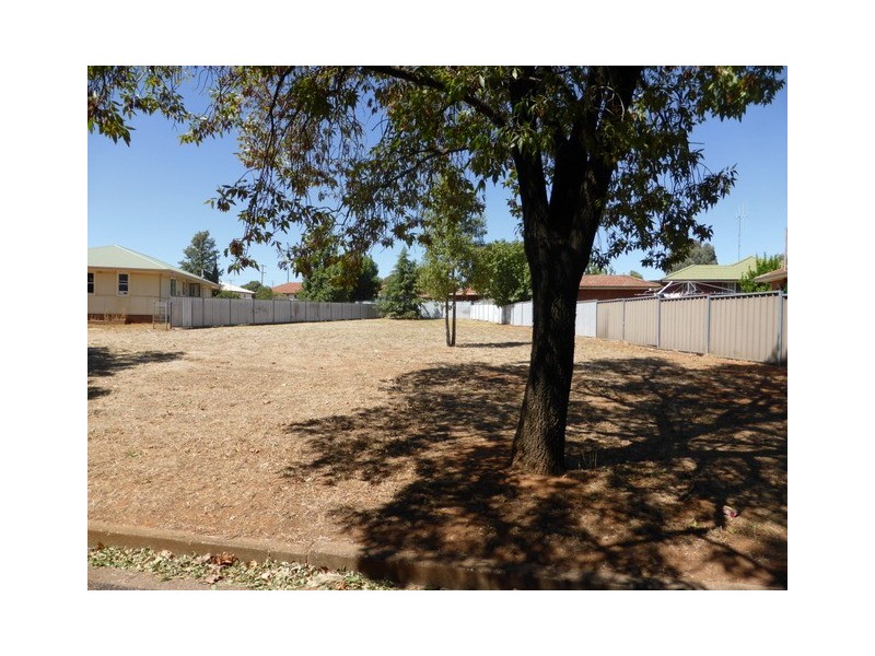 1 Faull Crescent, Parkes NSW 2870