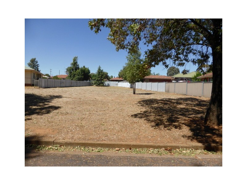 1 Faull Crescent, Parkes NSW 2870