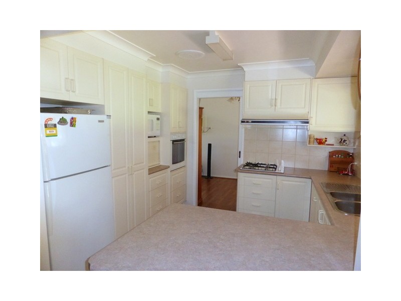 28 Evans Parade, Parkes NSW 2870