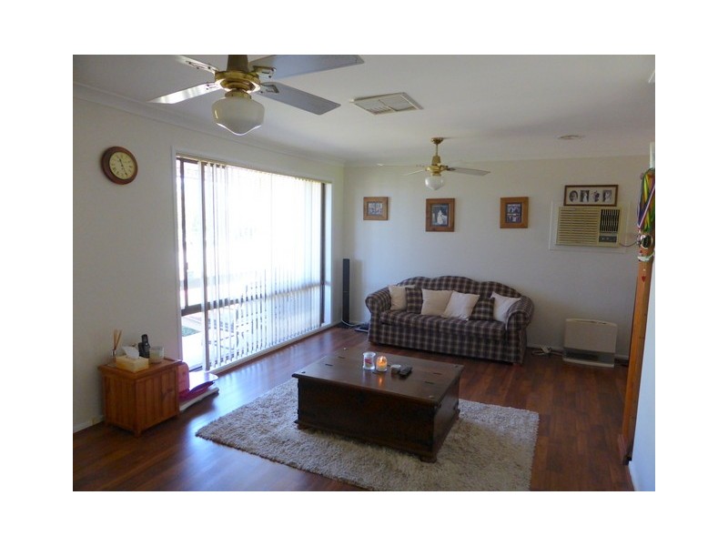 28 Evans Parade, Parkes NSW 2870