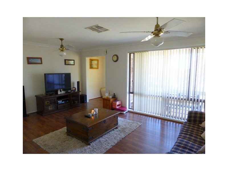 28 Evans Parade, Parkes NSW 2870
