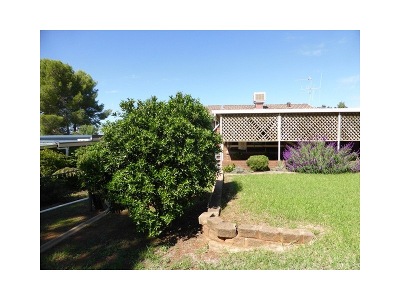 28 Evans Parade, Parkes NSW 2870