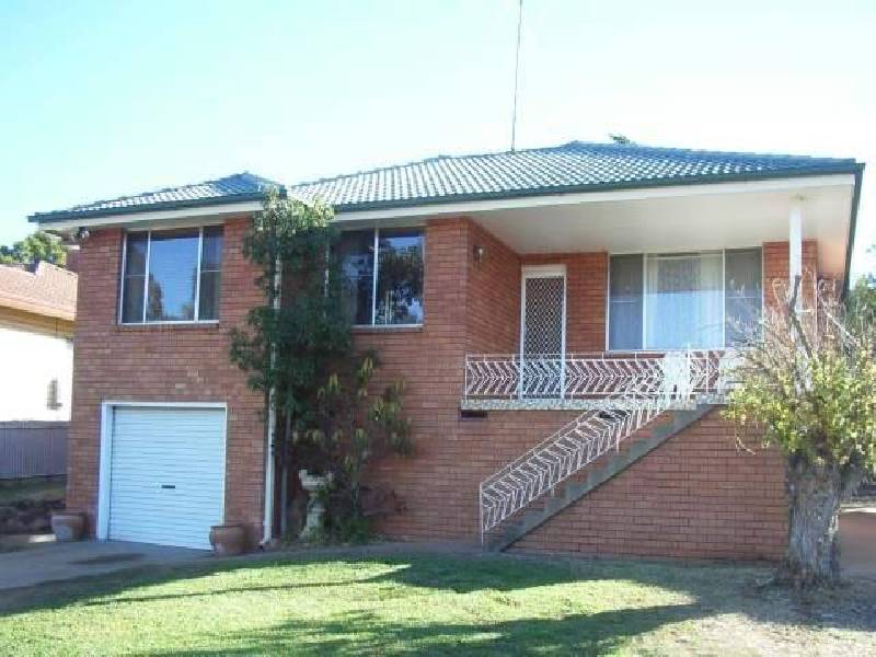 26 Moor Street, Parkes NSW 2870