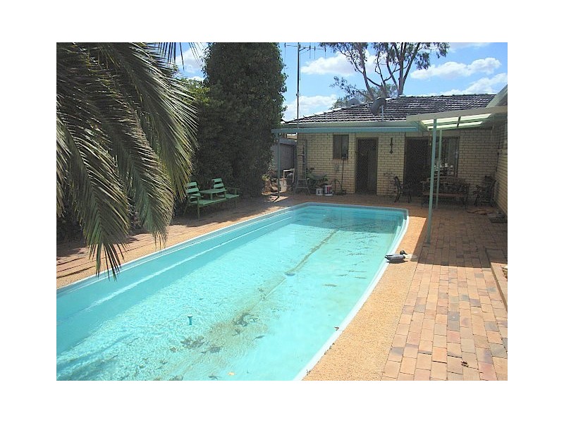 2 Hillcrest Avenue, Parkes NSW 2870