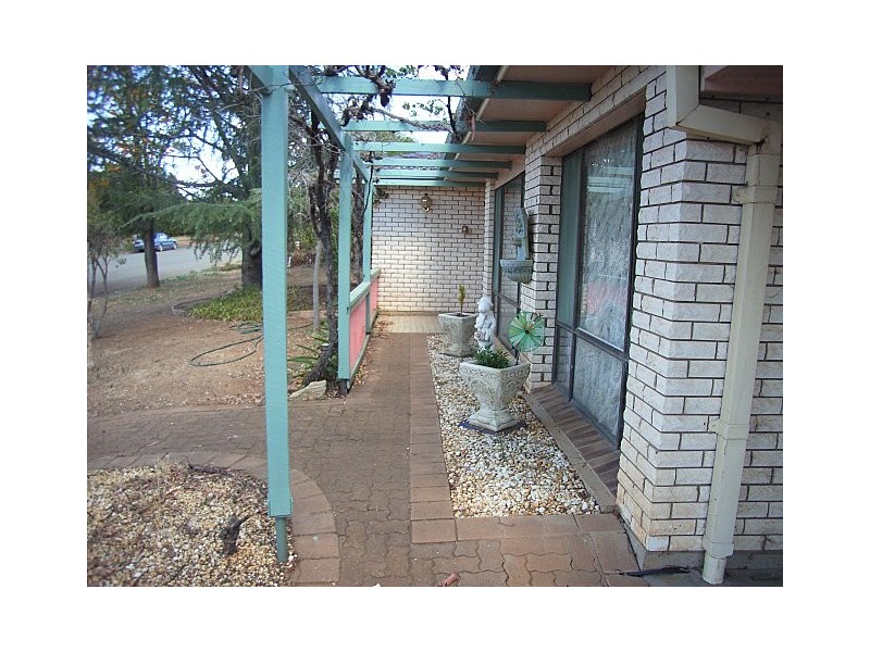 2 Hillcrest Avenue, Parkes NSW 2870