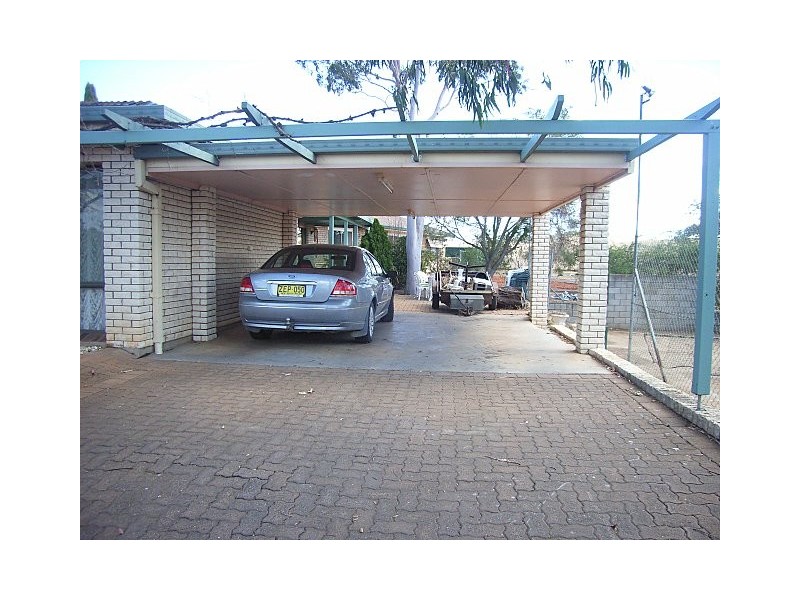 2 Hillcrest Avenue, Parkes NSW 2870