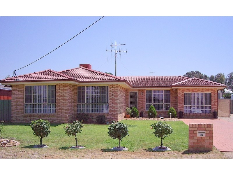 102 Dalton Street, Parkes NSW 2870