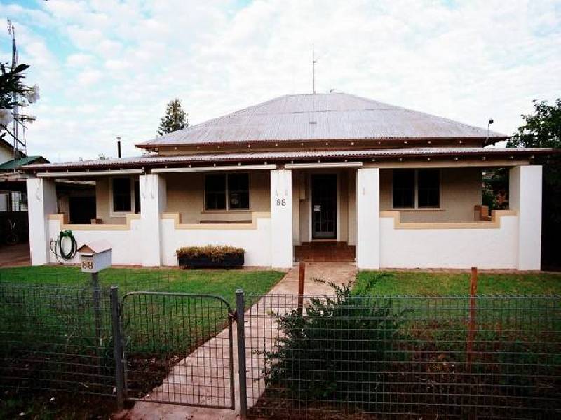 88 Euchie Street, Peak Hill NSW 2869