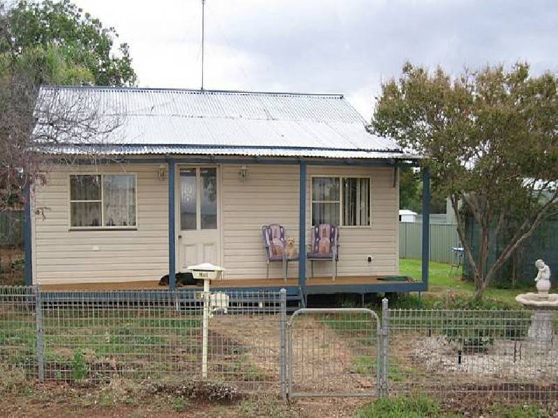 2 Koala Street, Parkes NSW 2870