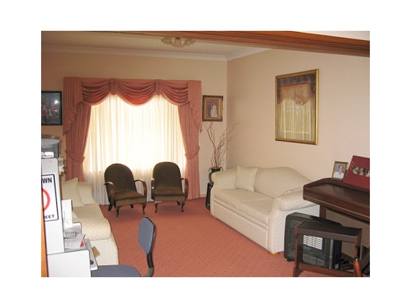 6 Dugga Street, Peak Hill NSW 2869