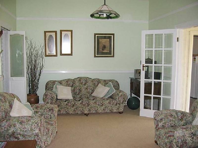 11 Thurlstone Street, Parkes NSW 2870