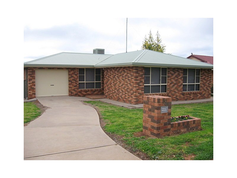 19 Ebelina Crescent, Parkes NSW 2870