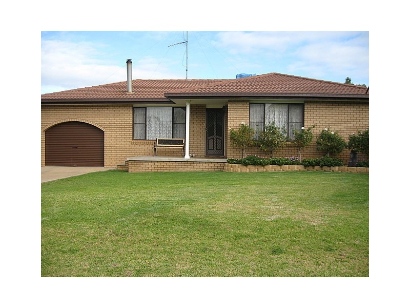 11A Barton Street, Parkes NSW 2870