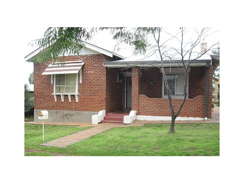 12 East Street, Parkes NSW 2870