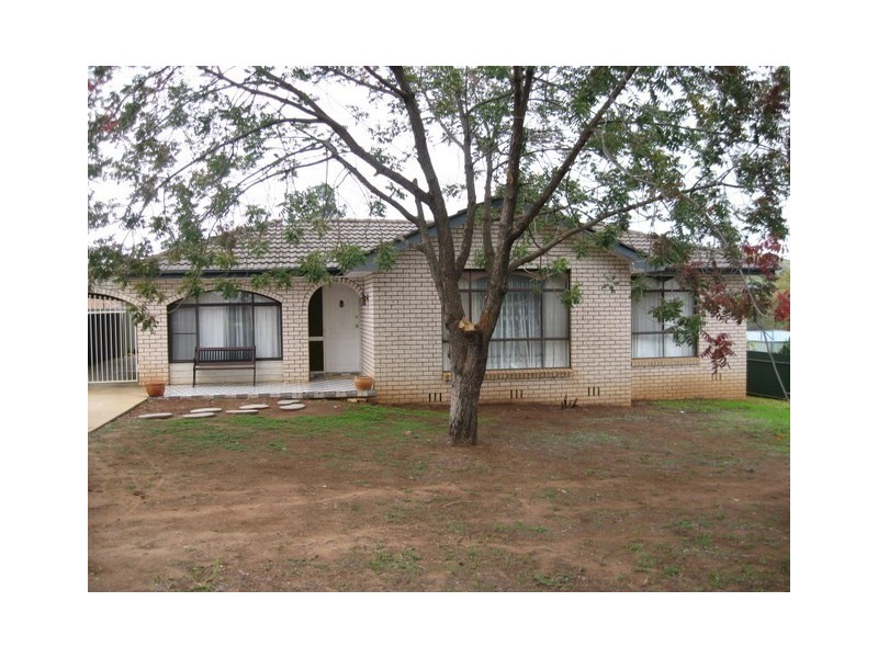 20 Barton Street, Parkes NSW 2870