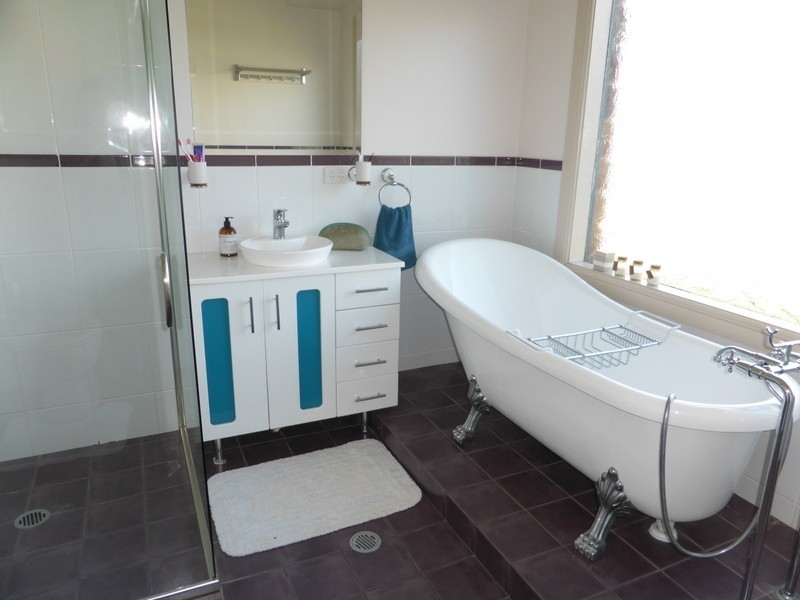 11 Mossgiel Place, Parkes NSW 2870