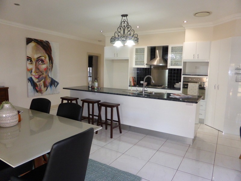 11 Mossgiel Place, Parkes NSW 2870