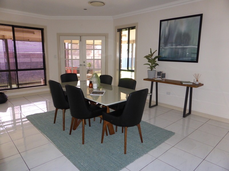 11 Mossgiel Place, Parkes NSW 2870