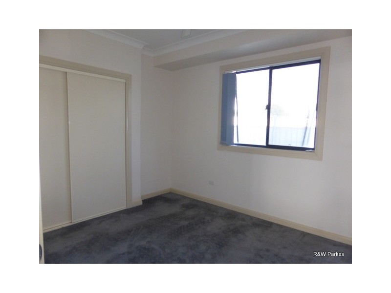 11 Mossgiel Place, Parkes NSW 2870