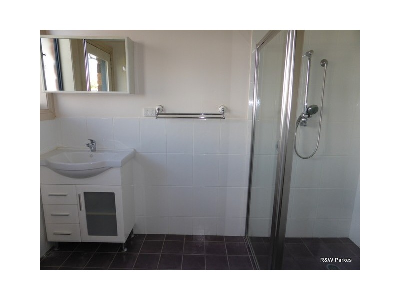 11 Mossgiel Place, Parkes NSW 2870