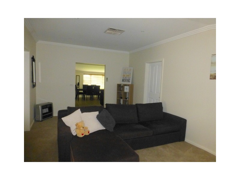 38 Russell Street, Parkes NSW 2870