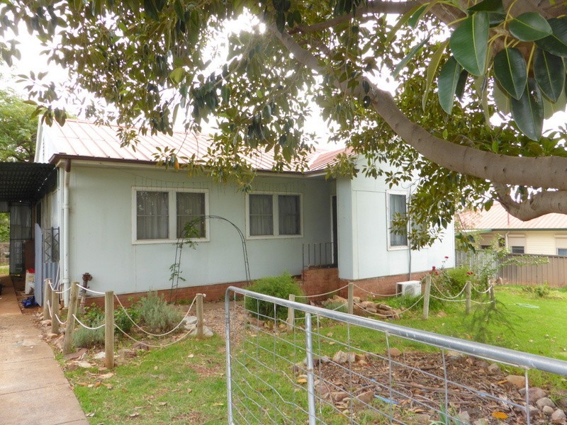 28 Alexandra Street, Parkes NSW 2870
