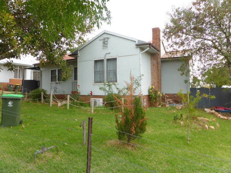 28 Alexandra Street, Parkes NSW 2870