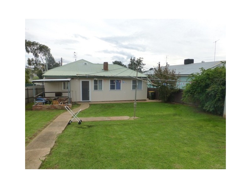 8 Peak Hill Road, Parkes NSW 2870