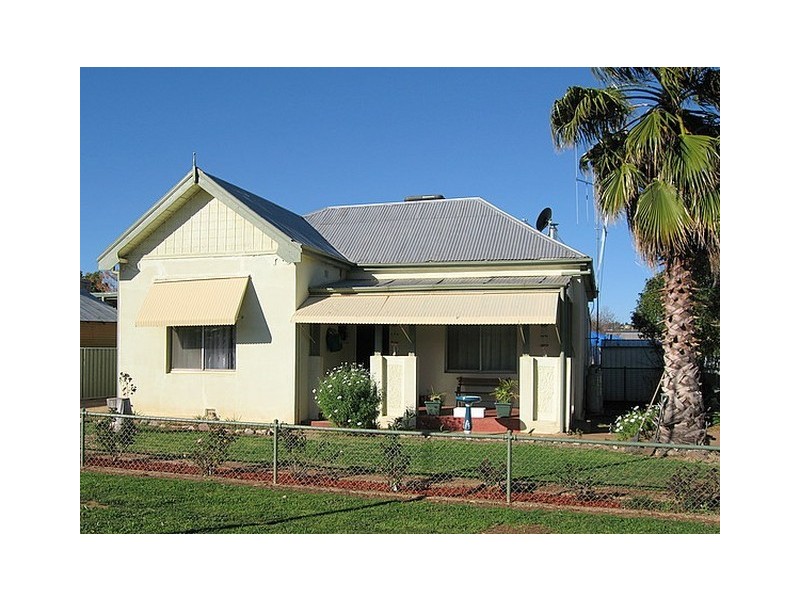 11 Cooke Street, Parkes NSW 2870