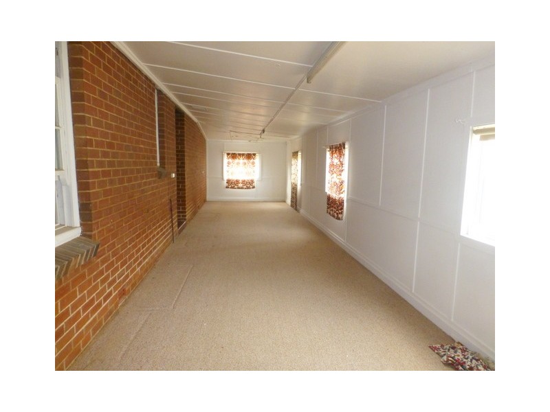 4 Armstrong Street, Parkes NSW 2870