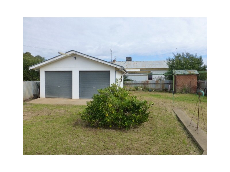 4 Armstrong Street, Parkes NSW 2870