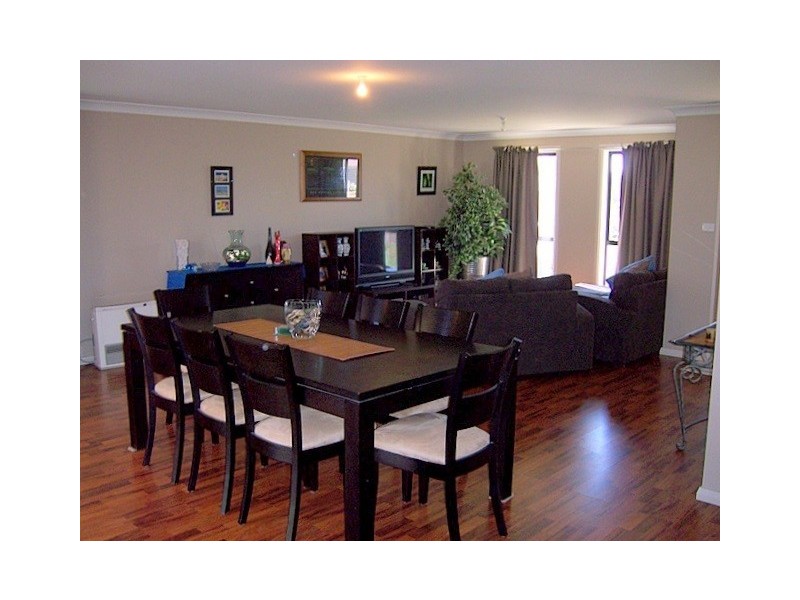 14 George Field Drive, Parkes NSW 2870