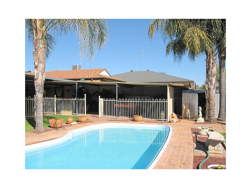 14 Lawson Street, Parkes NSW 2870