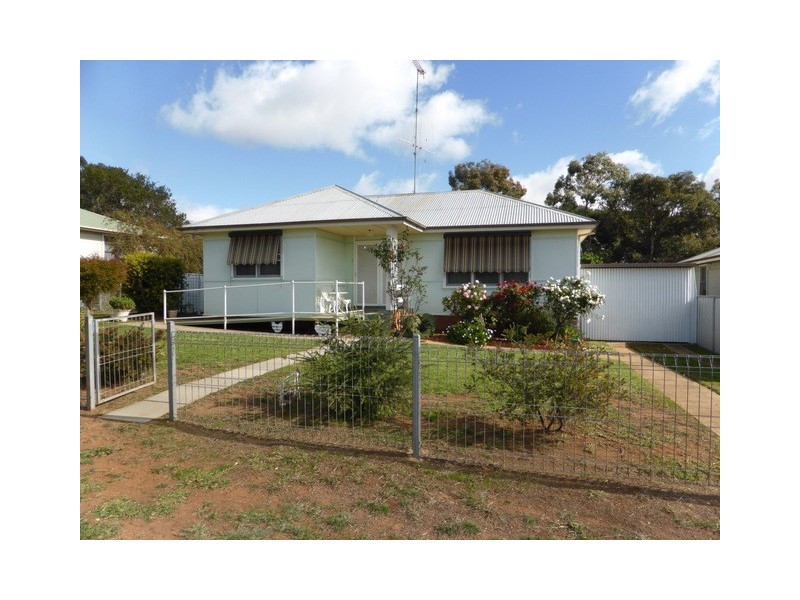 8 Fisher Street, Parkes NSW 2870